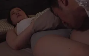 3 ngày anh xã đi công tác, người vợ ở nhà nữa đêm bị bố anh xã mò vào phòng