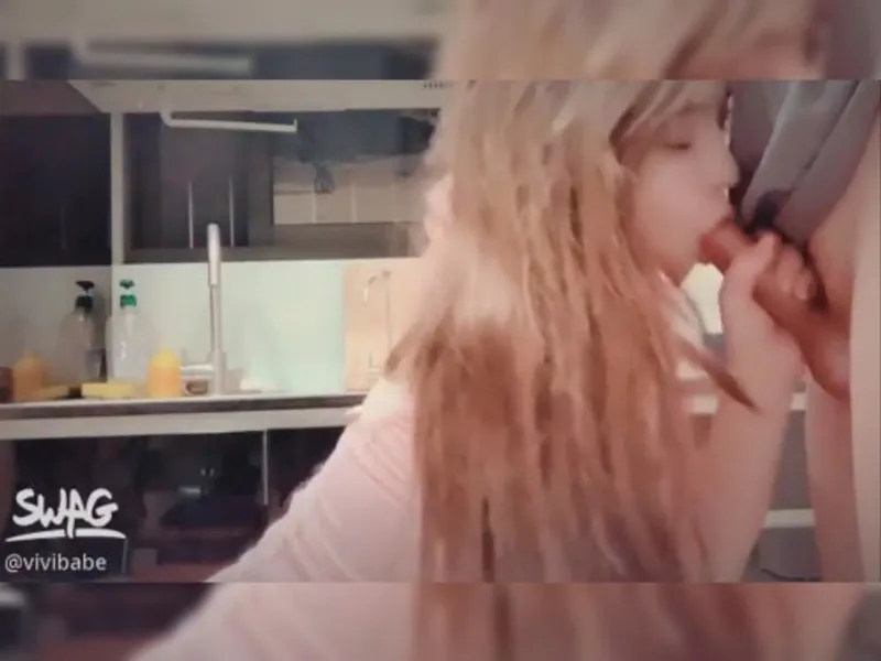 Hoá thân thành y tá xinh nện với bạn trai