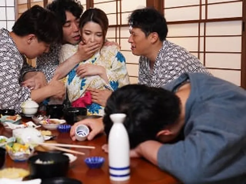 đưa bà xã đi suối nước nóng, Gã chồng không biết vợ yêu bị người khác chịch sấp mặt