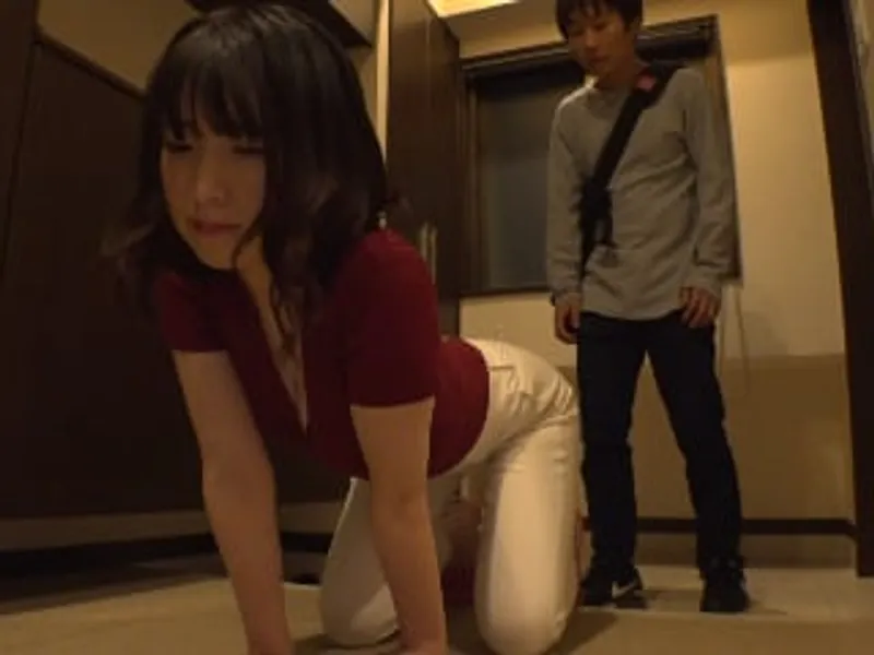 ông xã lo làm việc, vợ yêu ở nhà vụng trộm với cậu thanh niên phòng bên