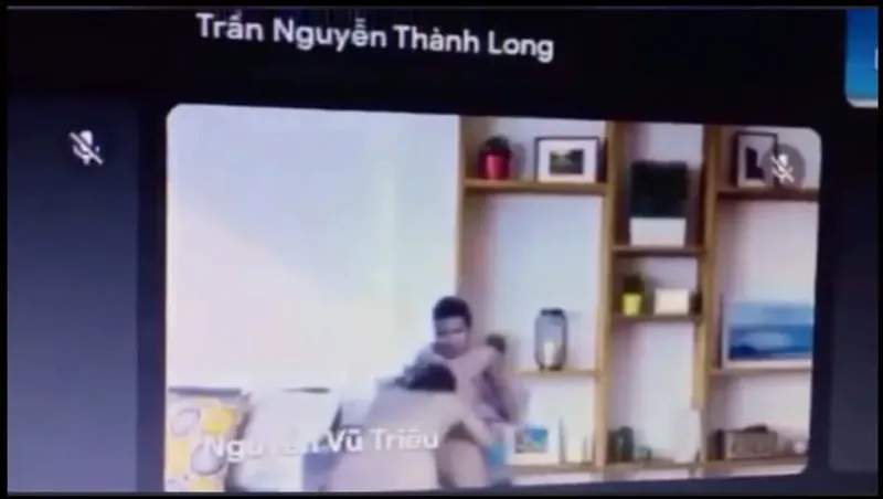 Học online quên không tắt camera lộ cảnh con ghệ đang liếm mút