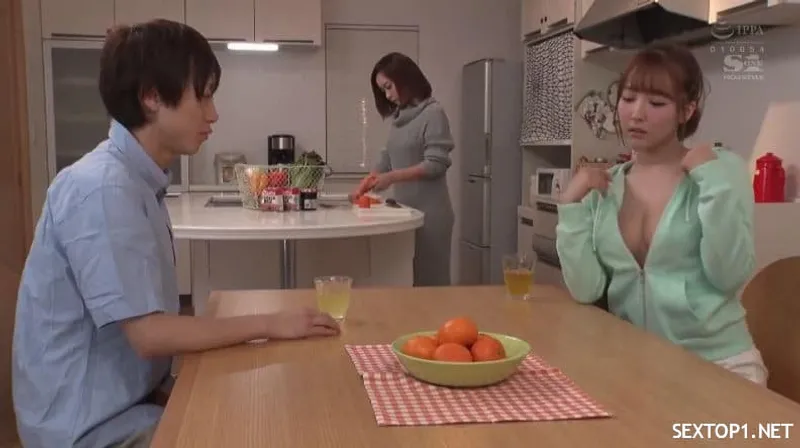 Bạn tình của chị gái may mắn địt em người vợ xinh như tiên