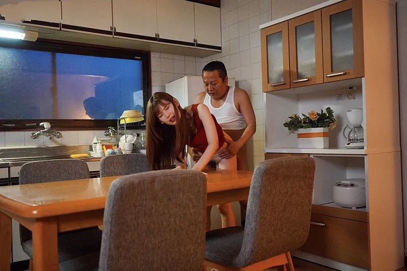 Con gái bị chồng yêu mới của mẹ địt mỗi ngày, cho dù đã có người yêu