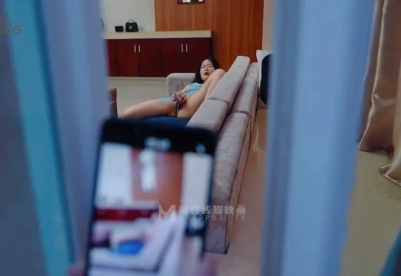 đột nhập làm tình em nhà bên đang thủ dâm