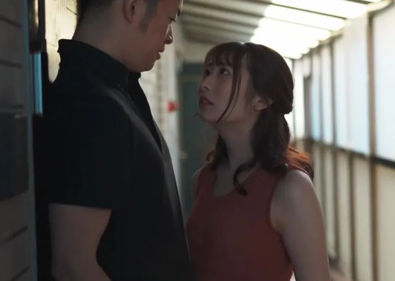 Cô vợ mang thai, tôi bị nóng bỏng bởi vợ cạnh nhà thường ở nhà một mình